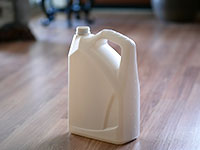 Engine oil bottle 05